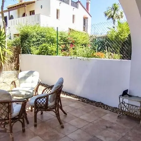 Spectacular 3 Bed Townhouse For Summer *