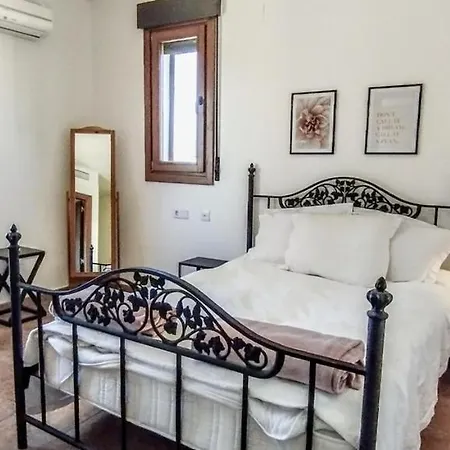 Spectacular 3 Bed Townhouse For Summer