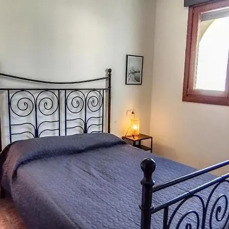 Spectacular 3 Bed Townhouse For Summer *