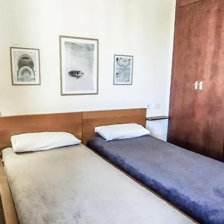Spectacular 3 Bed Townhouse For Summer